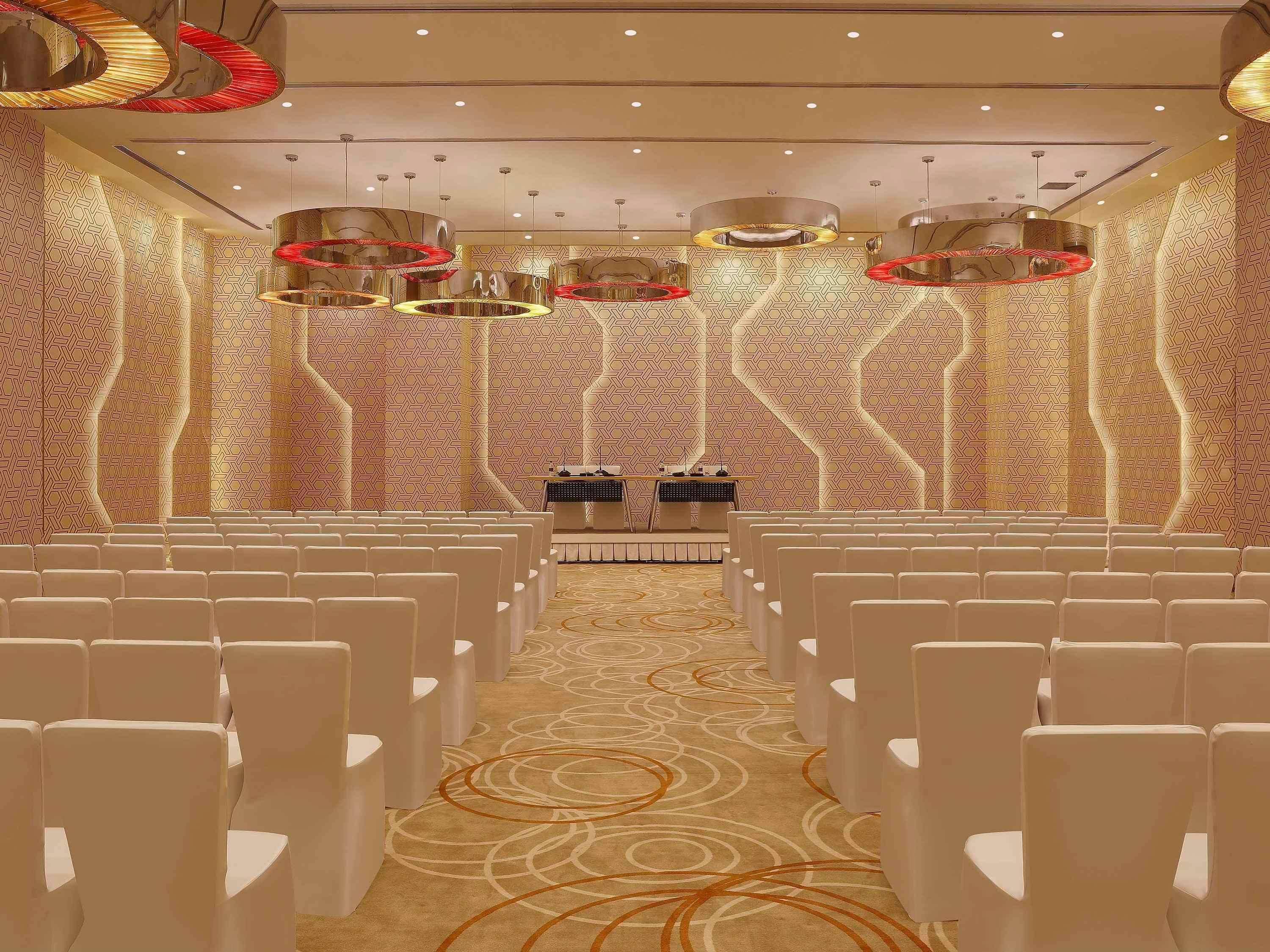 Novotel Chennai Sipcot מראה חיצוני תמונה The interior of the new church
