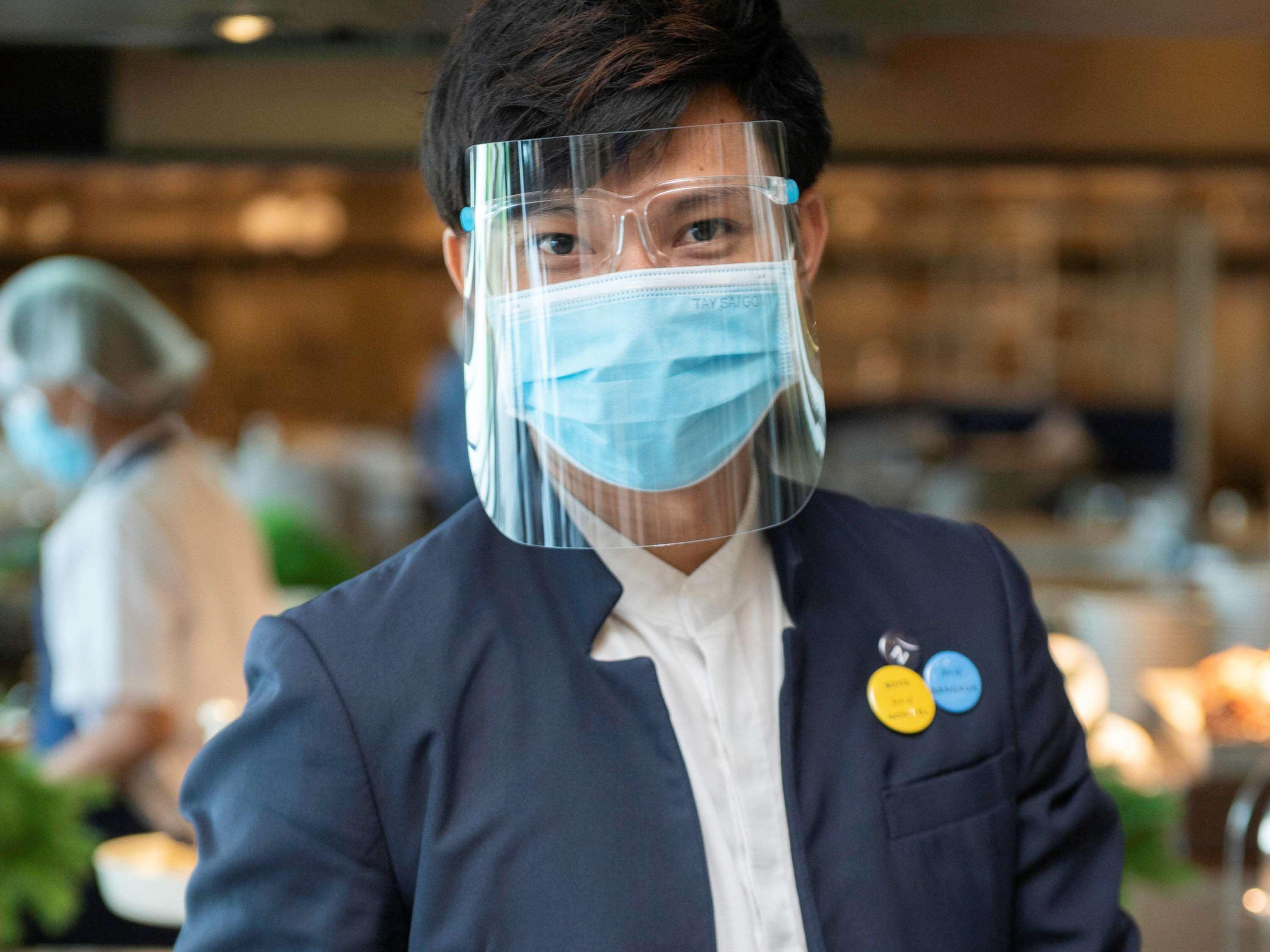 Novotel Chennai Sipcot מראה חיצוני תמונה A Thai Airways employee wearing a face shield
