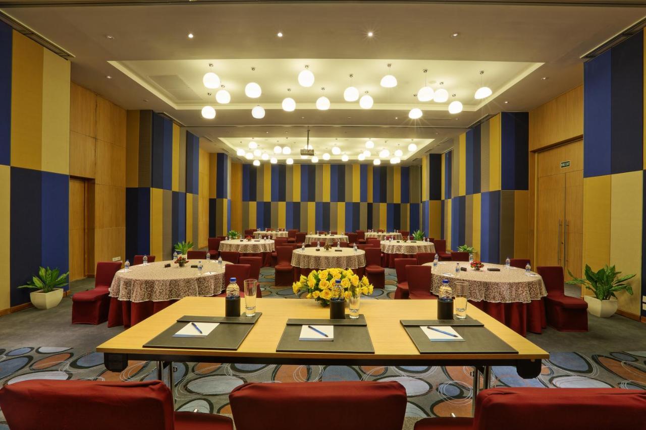 Novotel Chennai Sipcot מראה חיצוני תמונה Meeting room