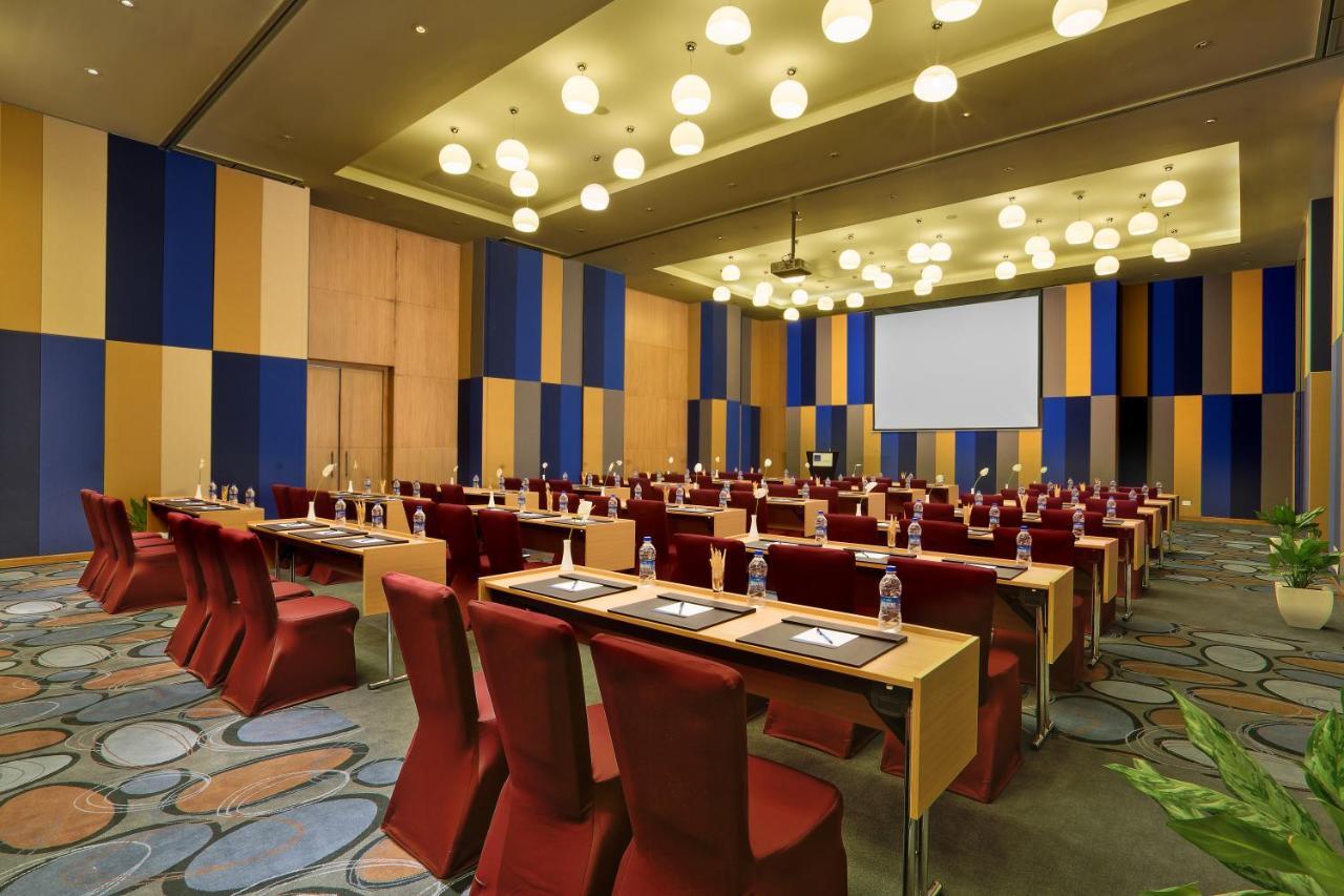 Novotel Chennai Sipcot מראה חיצוני תמונה Meeting room